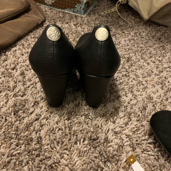 BCBG  heels - Picture 6 of 7